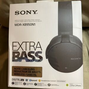 Sony NWT wireless black noise canceling headphones (mdr xb950n1)
